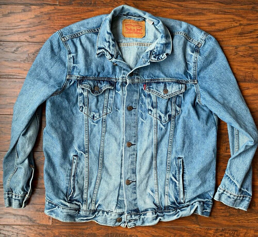 Levi’s Denim Trucker Jacket Men’s XXL Light Wash Blue Red Tab Relaxed Fit